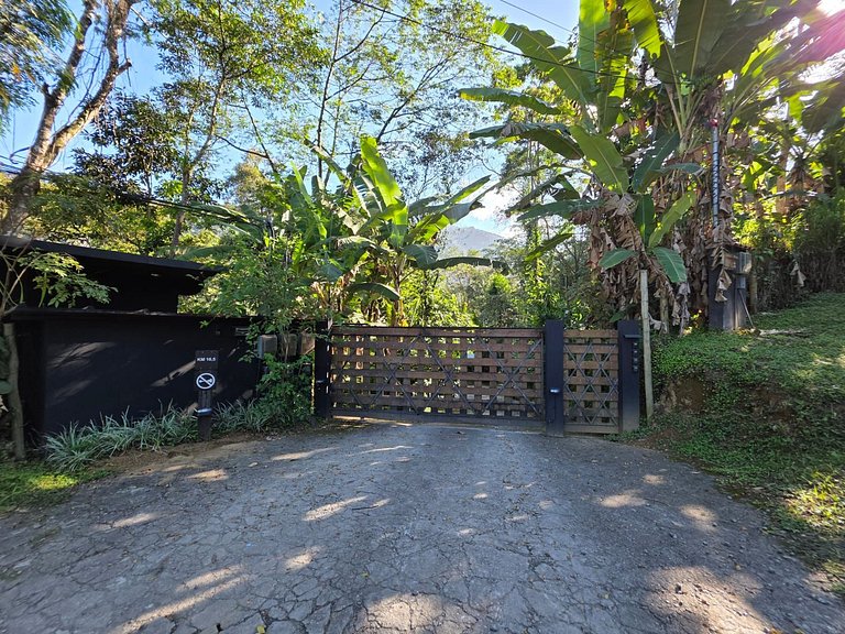 Casa Arca - design com cachoeira na Aldeia Rizoma