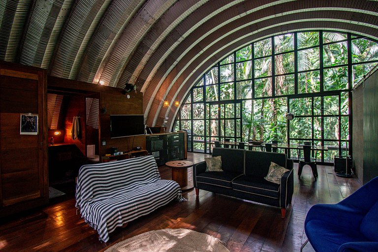 Casa Arca - design com cachoeira na Aldeia Rizoma