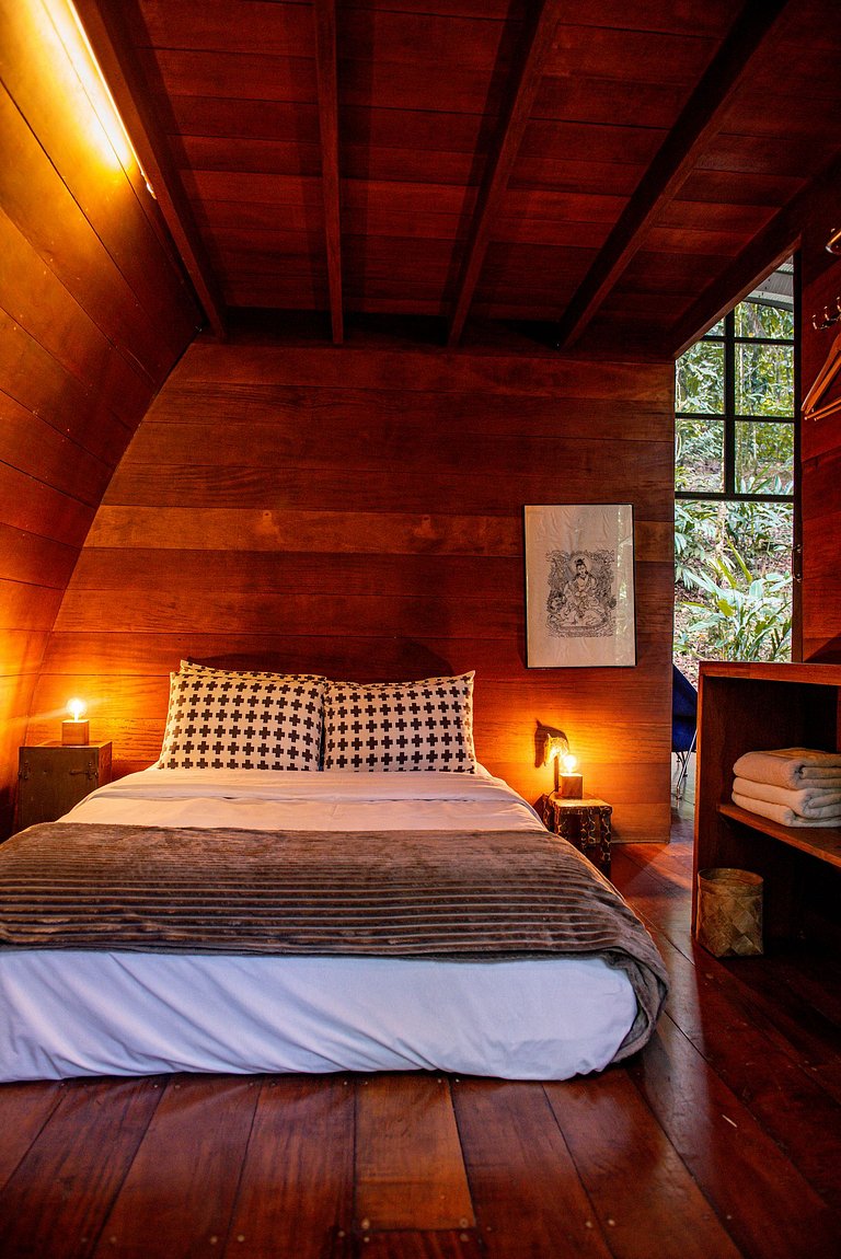 Casa Arca - design com cachoeira na Aldeia Rizoma