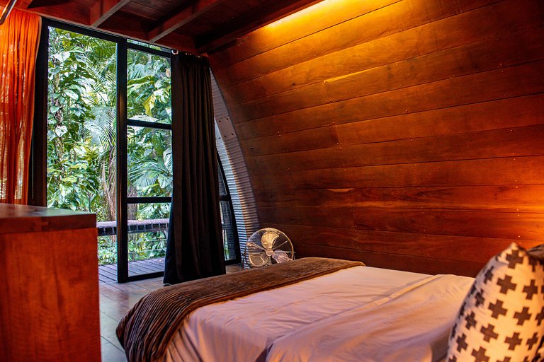 Casa Arca - design com cachoeira na Aldeia Rizoma