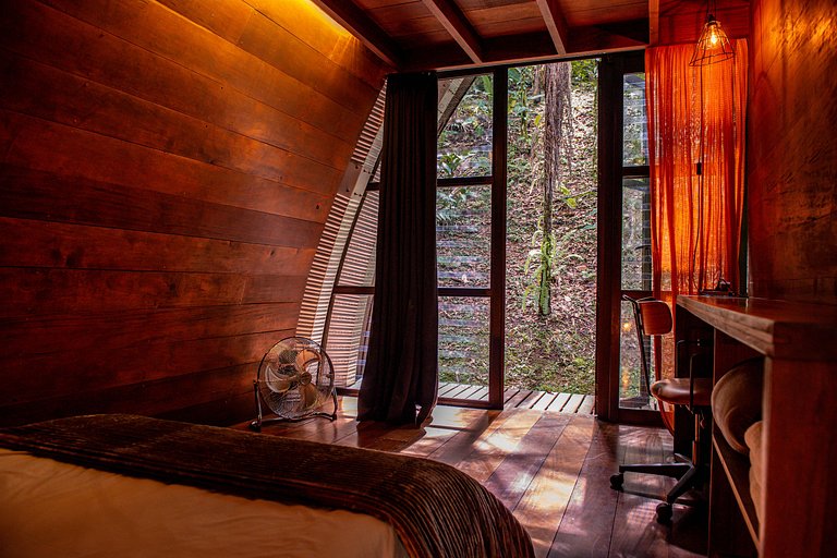 Casa Arca - design com cachoeira na Aldeia Rizoma