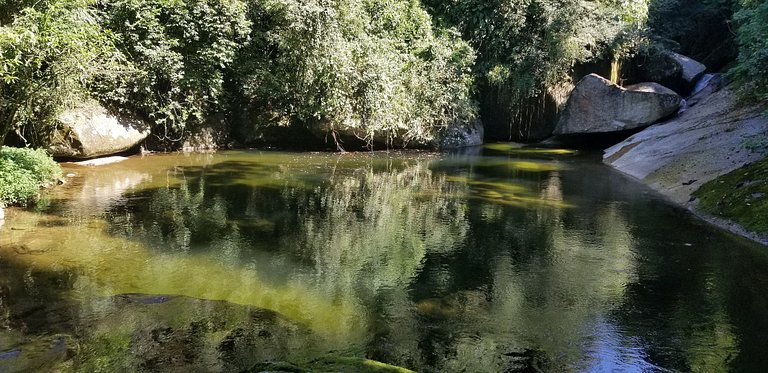 Refúgio aconchegante na Aldeia Rizoma